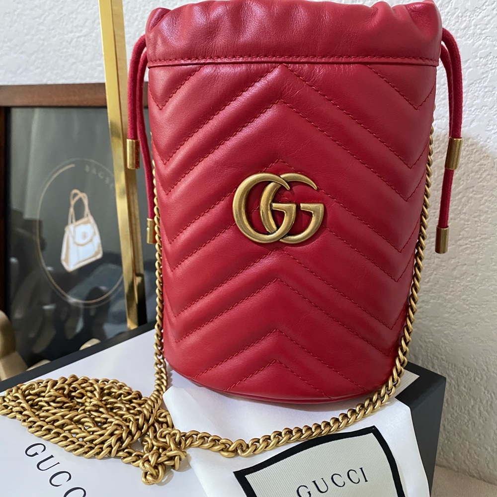 Gucci GG MORMONT MATELASSE MINI BUCKET BAG